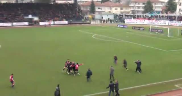 80 metreden gol attı