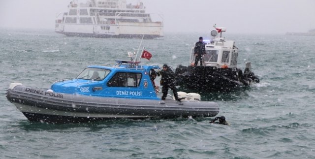 Annesinin denize attığı bebeği arama çalışması devam ediyor