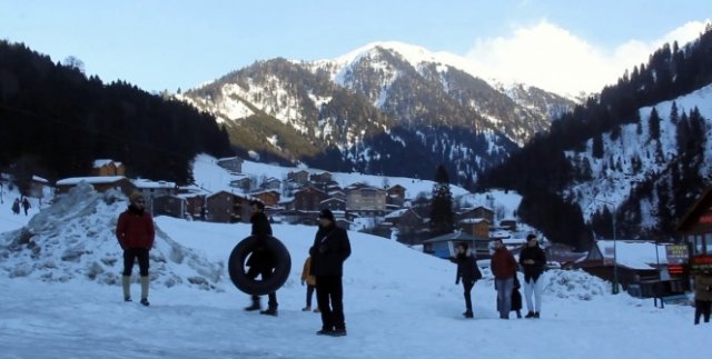 Ayder’de şambrel ile kayak keyfi