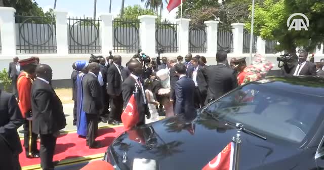 Cumhurbaşkanı Erdoğan, resmi törenle karşılandı