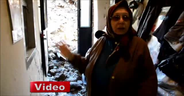 Dayanacak gücü kalmayan tarihi bina yıkıldı