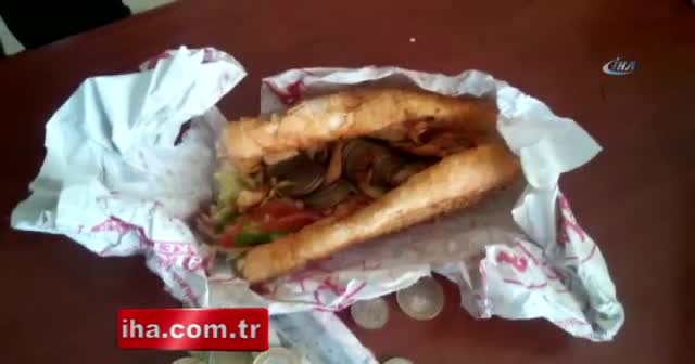 Dilencinin parası ekmek arası dönerden çıktı