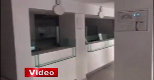 Duvarı delerek girdikleri kuyumcudan 900 bin liralık altın çaldılar