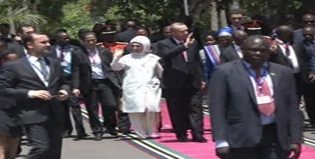 Erdoğan, Tanzanya’da top atışlarıyla karşılandı