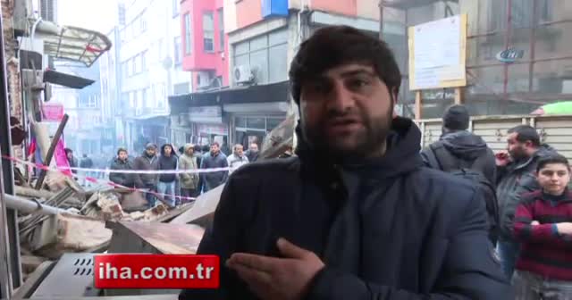 Fatih'te 3 katlı metruk bina çöktü