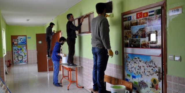 FETÖ'den devredilen okul, imamlar tarafından boyandı
