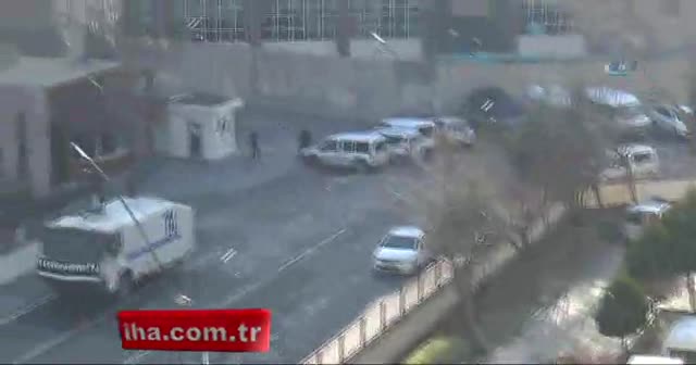 Gaziantep Emniyet Müdürlüğü önünde çatışma