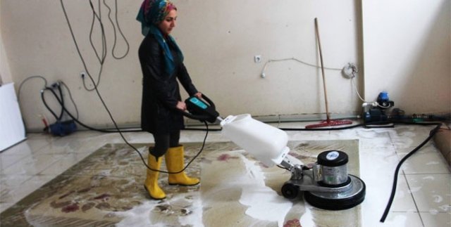 Halı yıkamacıya kızdı kendi atölyesini kurdu
