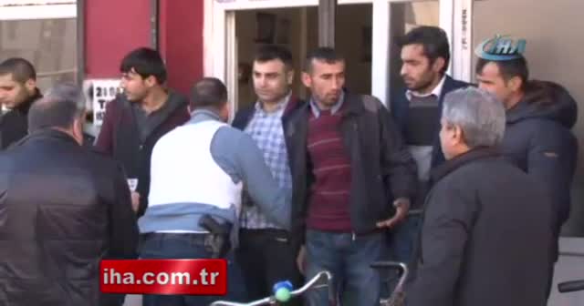 Her pazar korsan gösteri yapılan sokağa polis baskını