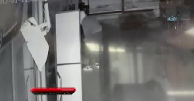 Hırsızlık anı kamerada...Çaldıklarını satamadan yakalandılar