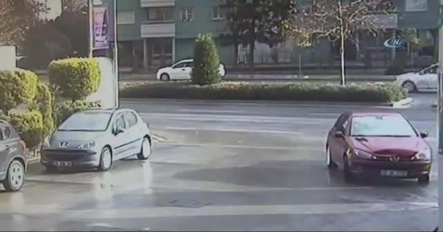 İzmir’de teröristlerin kullandığı araçlar kamerada
