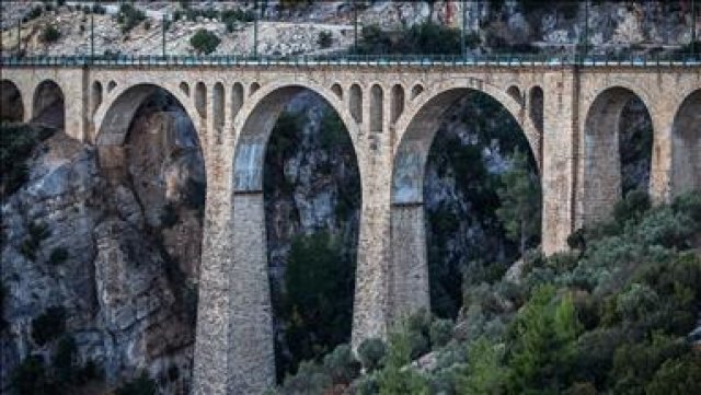 James Bond'un düştüğü köprü turizme kazandırılacak