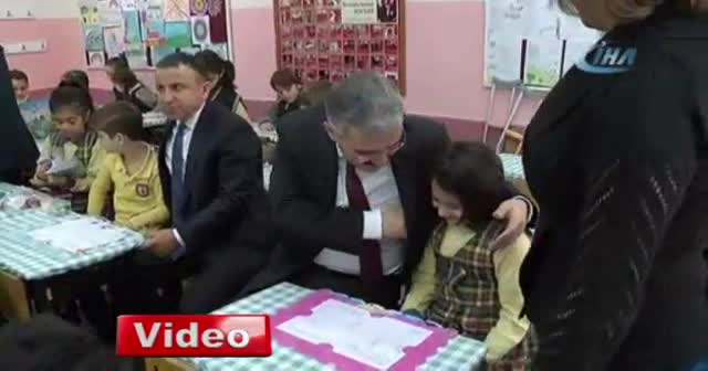 Kahraman şehidin çocuklarına onur belgesi