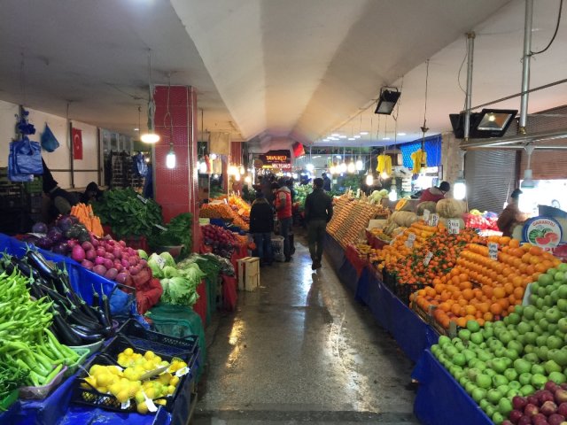 Kar pazarda fiyatları uçurdu