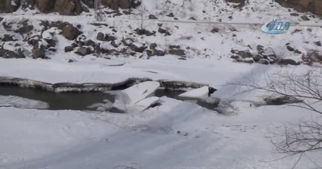 Kars Çayı buzulları aratmıyor