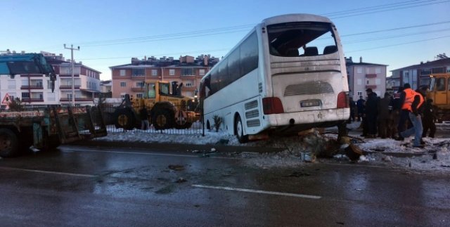 Konya'da öğrencileri taşıyan otobüs devrildi: 3 ölü, 40 yaralı