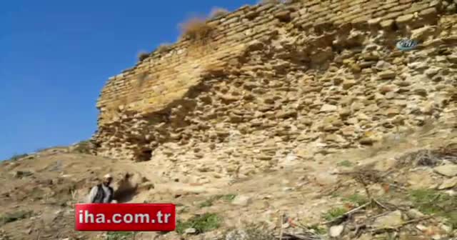 Koyun otlatırken tarihi kalıntı buldu