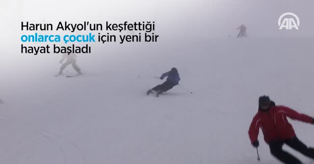 Mahalle arasındaki çocukların hayatını kayakla değiştirdi