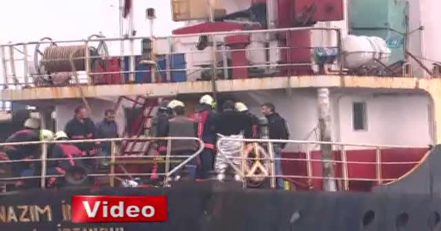 Maltepe’de iskeleye bağlı gemide çıkan yangın korkuttu