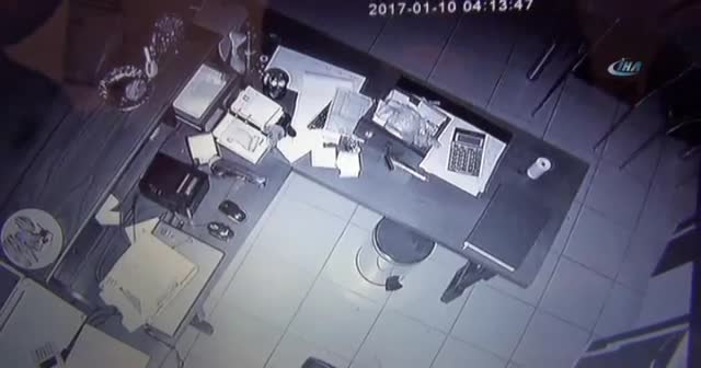 Restorana giren hırsız güvenlik kamerasına yakalandı