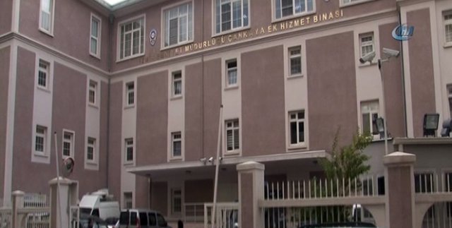 Saldırganla aynı evde yaşadıkları değerlendiriliyor