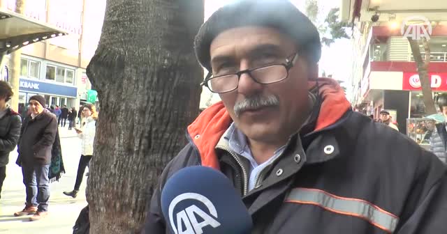 Soğukta sokak hayvanlarına battaniyeli önlem
