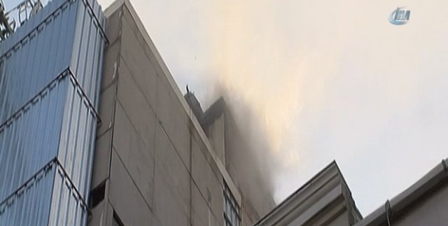 Taksim’de yangın paniği