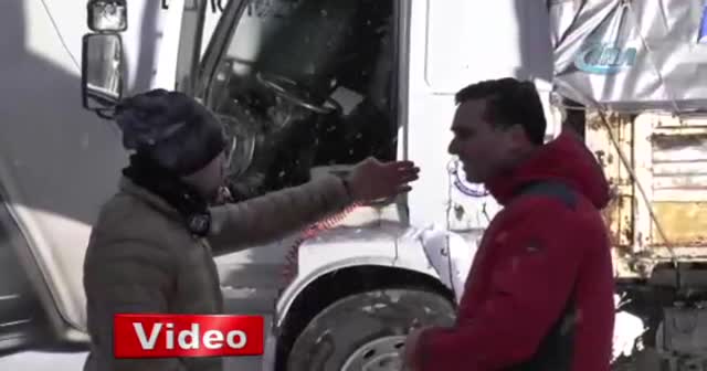 Telefonu arıza yapınca, mağazaya kamyonla daldı