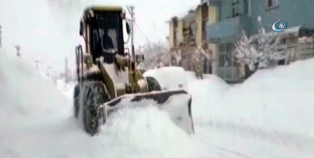 Yedisu'da kar kalınlığı 50 santimetreye ulaştı