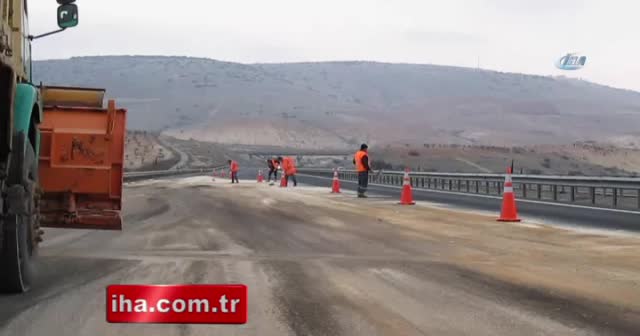 Yolcu otobüsü TIR'a çarptı: 8 yaralı