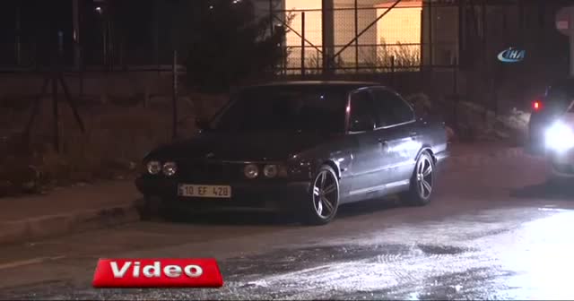 Yollar buz tuttu, 7 araç birbirine girdi
