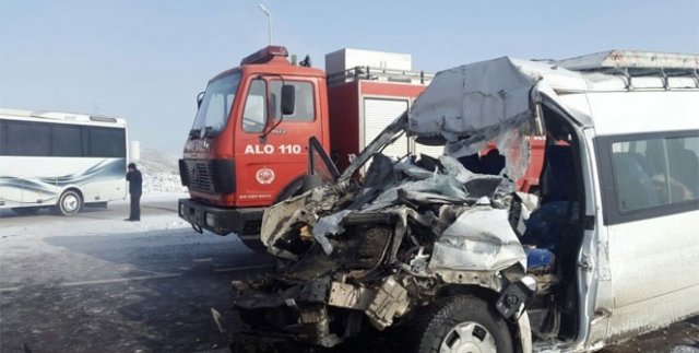 Zincirleme trafik kazası: 24 yaralı