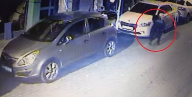 14 aracın lastiklerini kestiler