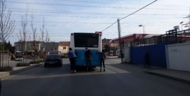 Alibeyköy’de tehlikeli yolculuk
