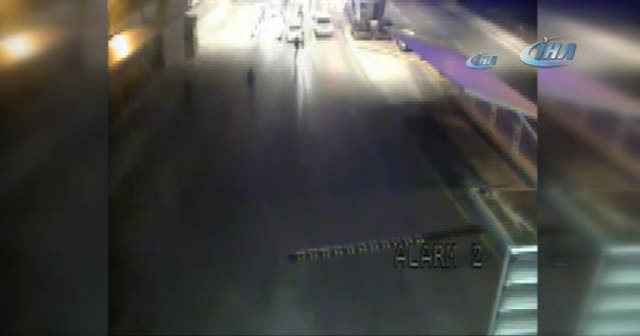 Atatürk Havalimanı'nda polisin kaçan minibüse ateş açması kamerada