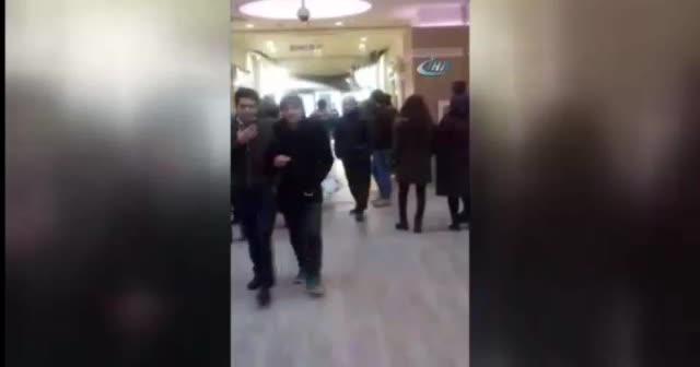 AVM’nin asma tavanı çöktü