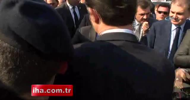 Başbakan Yıldırım'a Adana'da sevgi seli