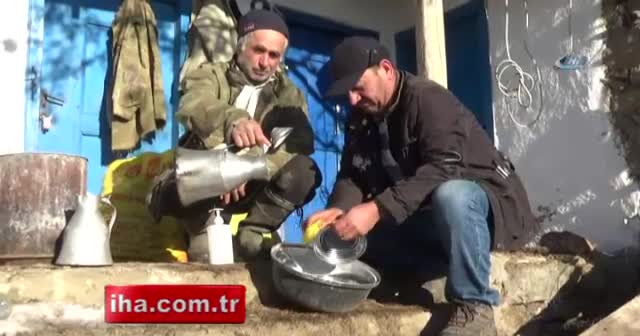 Bu köyde okul, cami, asfalt yol ve çeşme suyu yok