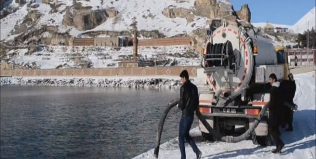 Buzlanmaya karşı Van Gölü suyuyla önlem
