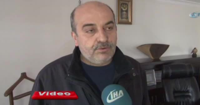 Çalışanın üzerine basarak fotoğraf çekti!