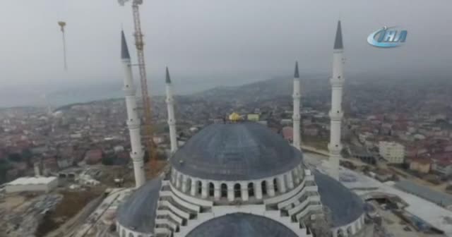 Çamlıca Camii taçlandırıldı