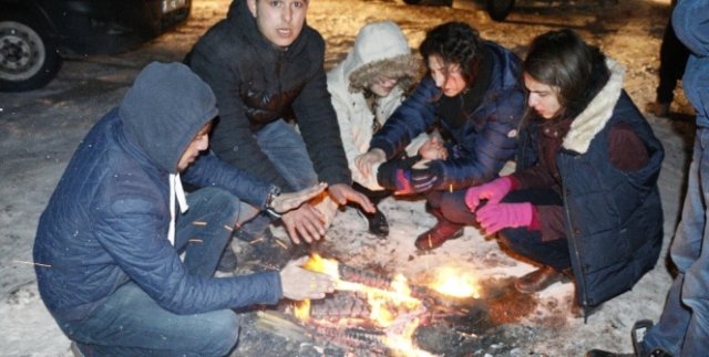 Dağda mahsur kalan 700 kişi kurtarıldı
