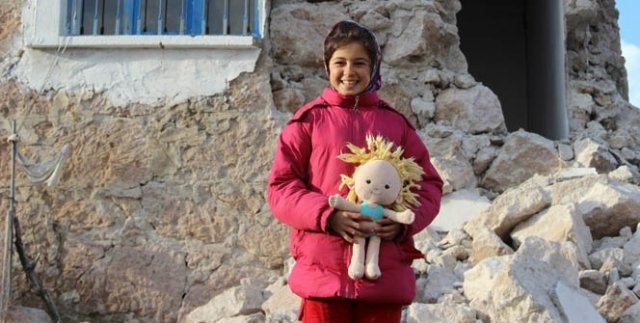 Deprem bölgesinde çocuk olmak...Tek istekleri oyuncak