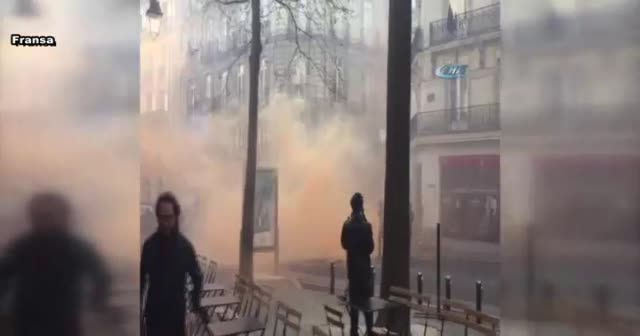Fransa karıştı: Le Pen karşıtları polisle çatıştı
