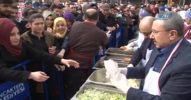 Hamsi festivalinde 5 ton balık ikram edildi