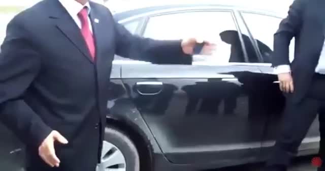 Herkes Muhsin Yazıcıoğlu'nun bu görüntüsünü konuşu