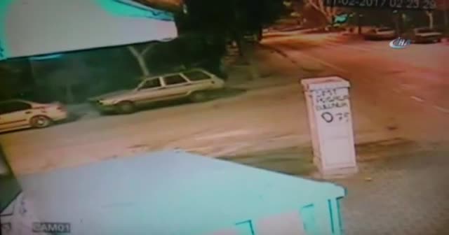 Hırsızlar ’kurşun geçirmez’ denilen camı tekmeyle kırdı