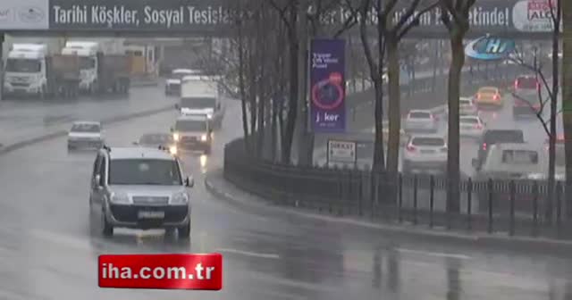 İstanbul’da kar yağışı etkisini gösterdi