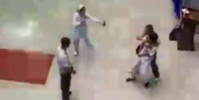 Kadın polis saldırganı böyle vurdu
