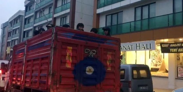 Kamyon kasasında tehlikeli yolculuk